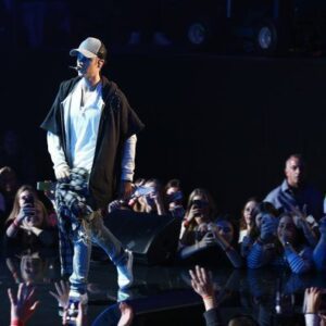 Justin Bieber Walks Off Stage After Throwing Water in Oslo (VIDEO)