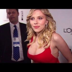 Scarlett Johansson Dazzles at the Annual Golden Globe Awards (VIDEO)