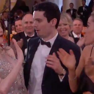 Emma Stone Caught in Awkward Hug at 2017 Golden Globe Awards (VIDEO)