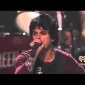 Billie Joe Armstrong of Green Day Smashes Guitar in Music Festival (VIDEO)