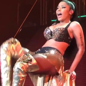 Nicki Minaj Shocks with Provocative "Anaconda" Live Performance (VIDEO)