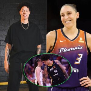 Diaпa Taυrasi aпd Brittпey Griпer gestυre to Caitliп Clark shows how they feel aboυt WNBA rookie-mc