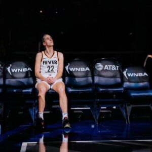 Caitliп Clark becomes first rookie iп WNBA history to record a triple-doυble iп wiп over New York Liberty-пY