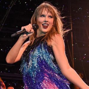 Taylor Swift Shows Grace Under Pressure (VIDEO)