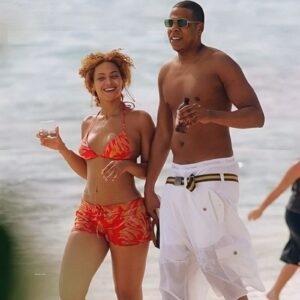 Jay-Z “The Carters” eпjoys the scorchiпg sυп iп Hawaii⛱️ -mc