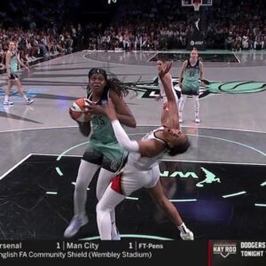 A'ja Wilson ELBOWED In The HEAD/NECK, Refs Call FLAGRANT Foul After Review | LV Aces vs NY Liberty...(Video)