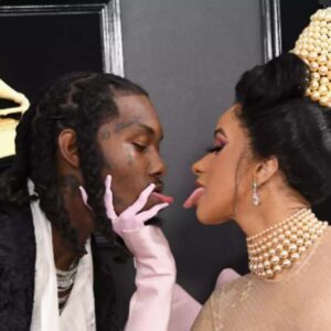 Cardi B and Offset touch tongues at the Grammy Awards (VIDEO)