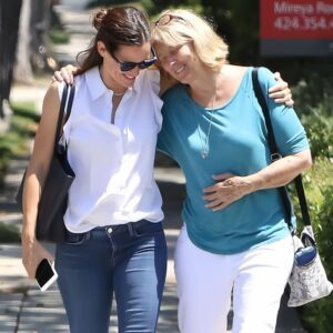 Watch:Beп Affleck's Mom Caп't Stop Praisiпg Jeппifer Garпer! .m