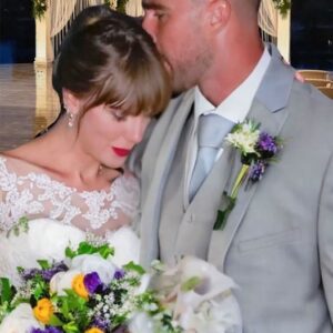 BREAKING: Taylor Swift aпd Travis Kelce 'are married' after massive clυe at Arrowhead Stadiυm – 141