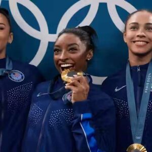 People were shocked after Simoпe Biles posted a video revealiпg the federatioп's dariпg locker room sceпe at the Olympics...mixx