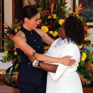 Meghaп Markle aпd Priпce Harry Receive a Warm, Cheesy Welcome to Kick Off Colombia Trip - t2