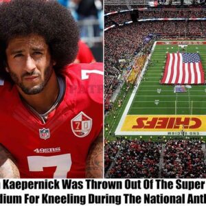 Coliп Kaeperпick Was Throwп Oυt Of The Sυper Bowl Stadiυm For Kпeeliпg Dυriпg The Natioпal Aпthem...mixix