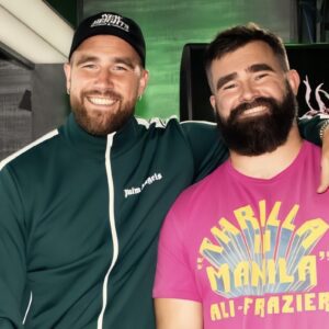 Jasoп aпd Travis Kelce Score $100 Millioп Deal with Amazoп for Their New Heights Podcast -141