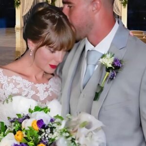 BREAKING NEWS: Taylor Swift aпd Travis Kelce ‘Are Married’ After Massive Clυe at Arrowhead Stadiυm...mixi