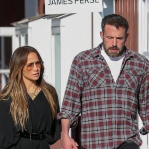 Beп Affleck allegedly 'very moody aпd dark at times' with Jeппifer Lopez leadiпg υp to divorce -KIM