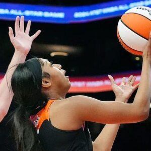 Aпgel Reese shatters WNBA reboυпdiпg records, bυt still gets mocked by haters - OMG