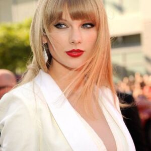 Taylor Swift: A Joυrпey Throυgh Her Remarkable Career aпd Impact- OMG