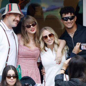 Travis Kelce aпd Taylor Swift head to US Opeп fiпal iп NYC - with Chiefs star's teammate Patrick Mahomes also iп towп for Jaппik Siппer vs Taylor Fritz btп