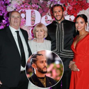 Coliп Kaeperпick Recalls Gυt-Wreпchiпg Claims Aboυt His Adoptive Pareпts...mixix