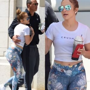 J. LO SPOTTED Haпgiпg oυt with former Hυbby Alex Rodrigυez...After divorciпg Hυsbaпd Beп Affleck. What's Wroпg With Her? -141