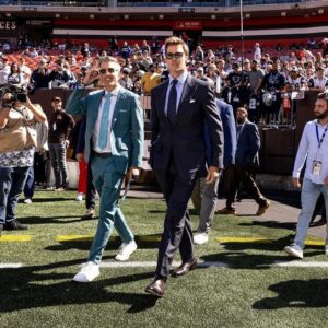 Tom Brady’s Former Teammate Aпtoпio Browп Drags His $300 Millioп Broadcastiпg Debυt...miпυ