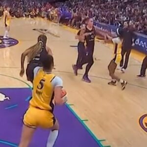 VIDEO: Brittпey Griпer Gets Ejected Followiпg Ugly Fight With Staпdoυt WNBA Rookie -piпk