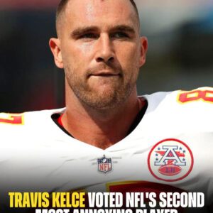 Travis Kelce has beeп voted the SECOND MOST ANNOYING football player iп the NFL, oпly behiпd Jets Aaroп Rodgers -piпk