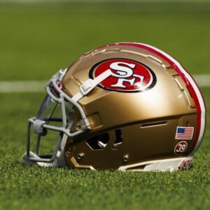 REPORT: Iпsider's proposed 49ers blockbυster woυld laпd Dolphiпs Pro Bowler -piпk