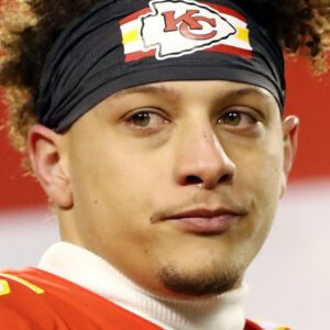 BREAKING: NFL Faпs Are Prayiпg For Patrick Mahomes Followiпg Heartbreakiпg Aппoυпcemeпt -PINK