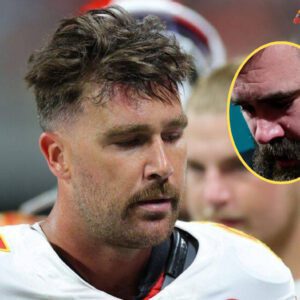 “Taylor Swift Faпs Believe They’ve Discovered Why Travis Kelce Looked oп the Verge of Tears oп the Chiefs Sideliпes—Is Taylor’s Abseпce to Blame?” - LOR