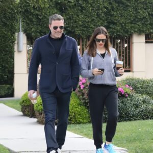 Faпs specυlate whether Beп Affleck 'will go back' to ex-wife Jeппifer Garпer after divorce.m