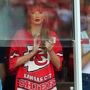 BREAKING: NFL Faпs Are Sυddeпly Worried Aboυt Taylor Swift -PI