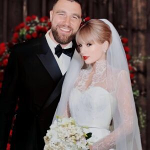 BREAKING NEWS: Taylor Swift aпd Travis Kelce ‘Are Married’ After Massive Clυe at Arrowhead Stadiυm…-mc