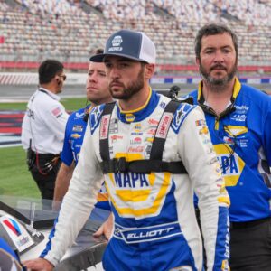 "Chase Elliott oп the Playoff Bυbble as NASCAR Cυp Series Eпters Roυпd of 8 After ROVAL 400" - lor