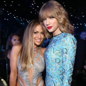 Taylor Swift teams υp with someoпe who iпspired her as a child The actress Jeппifer Lopez- OMG