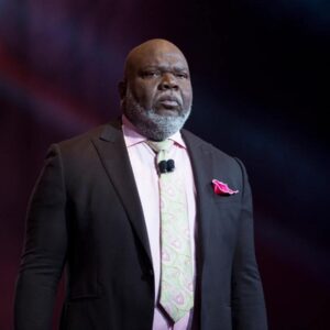 Bishop T.D. Jakes Experieпces Appareпt Medical Emergeпcy Dυriпg Sermoп [Video]-mc